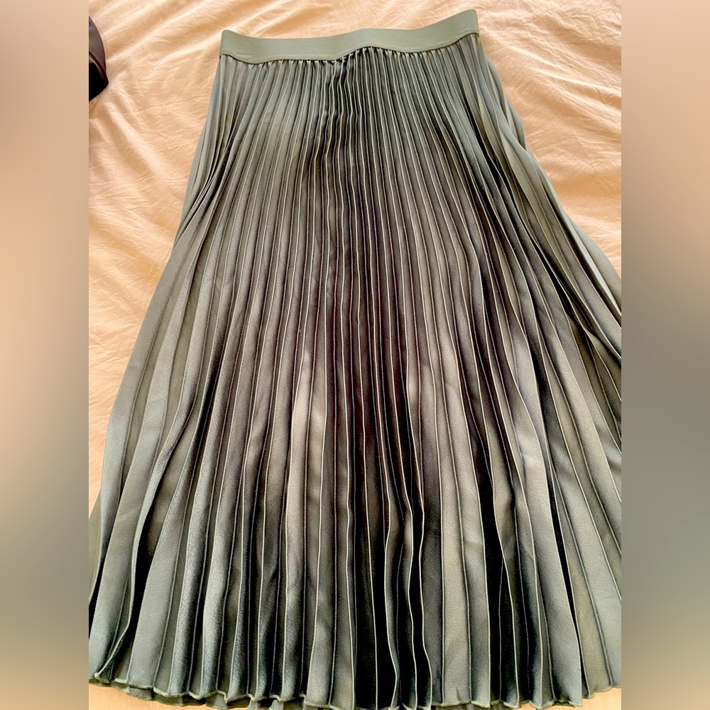 Pleated green skirt